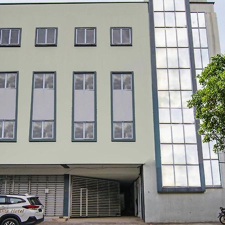 Oyo 92300 Koala House Hotel Pekanbaru Luaran gambar