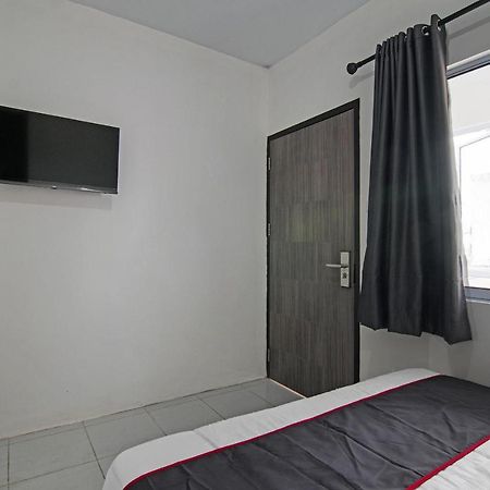 Oyo 92300 Koala House Hotel Pekanbaru Luaran gambar
