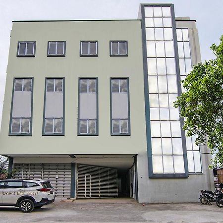 Oyo 92300 Koala House Hotel Pekanbaru Luaran gambar