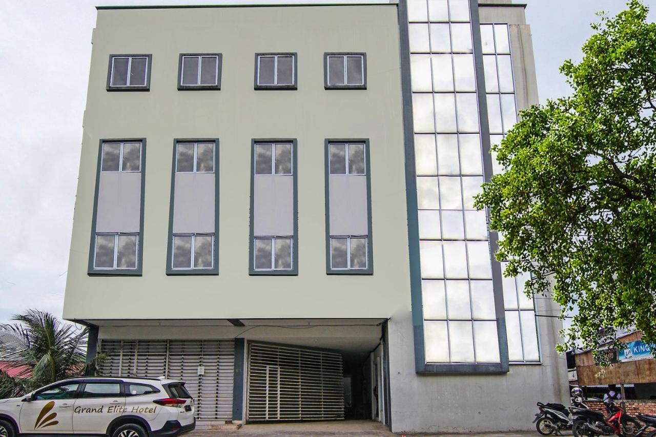 Oyo 92300 Koala House Hotel Pekanbaru Luaran gambar