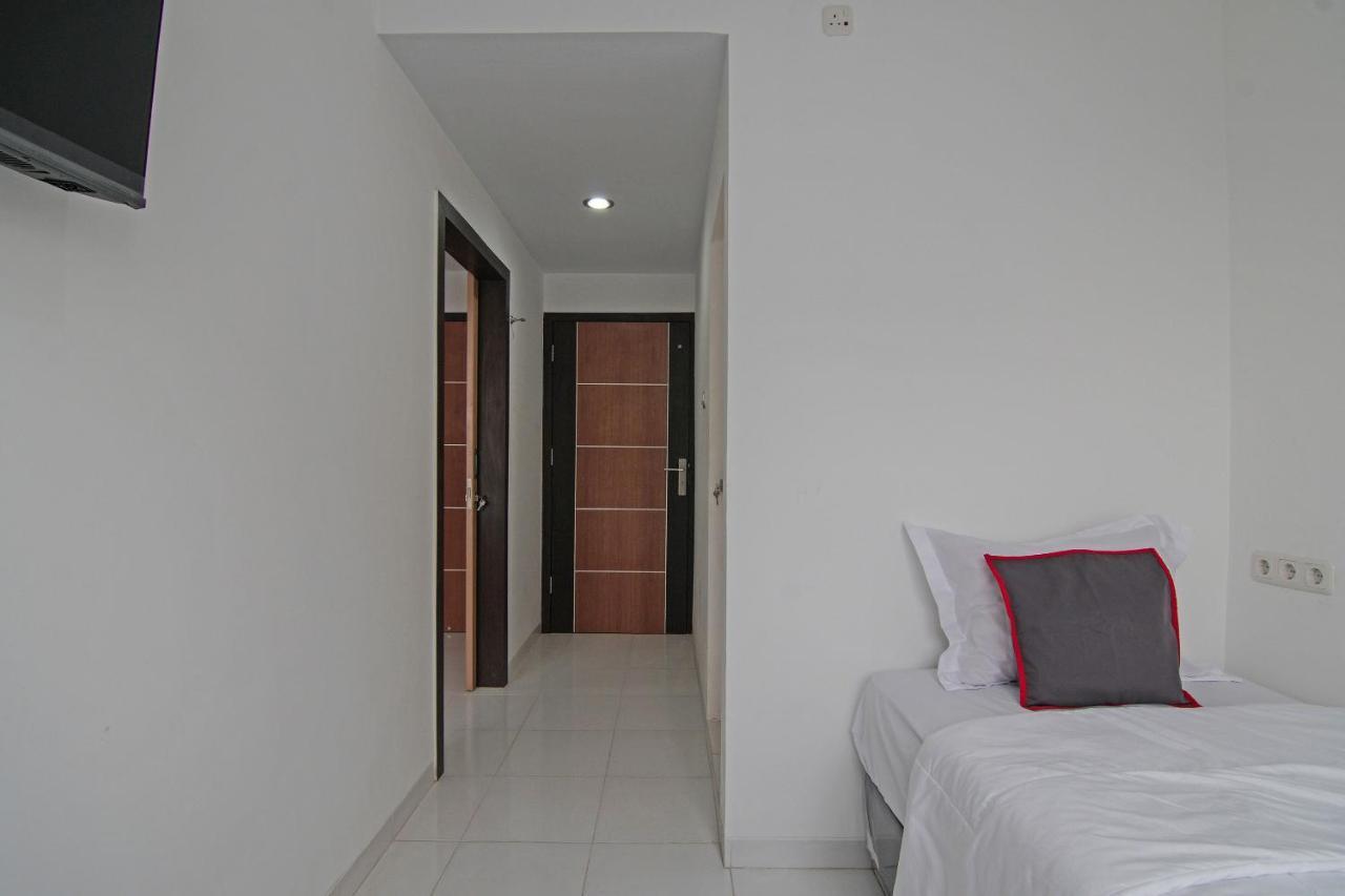 Oyo 92300 Koala House Hotel Pekanbaru Luaran gambar