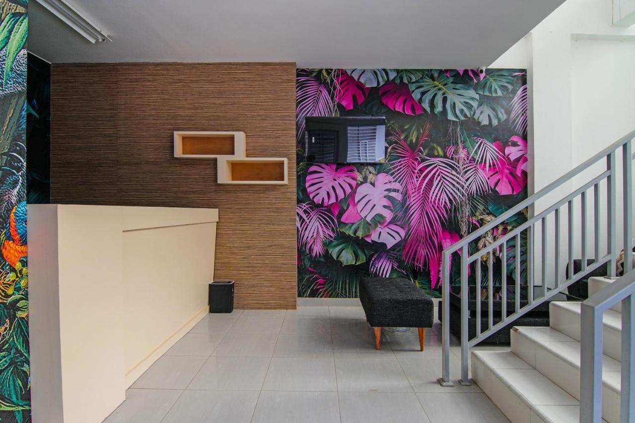 Oyo 92300 Koala House Hotel Pekanbaru Luaran gambar
