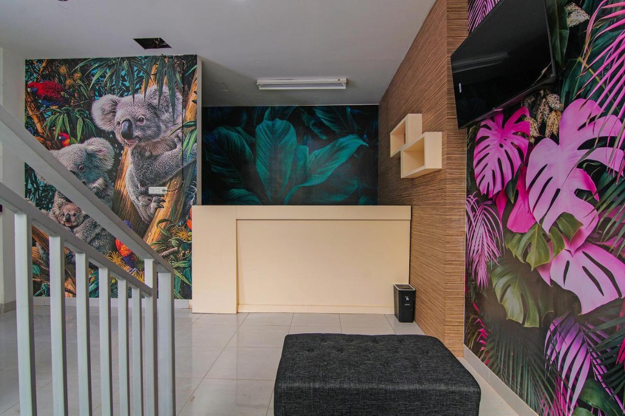 Oyo 92300 Koala House Hotel Pekanbaru Luaran gambar