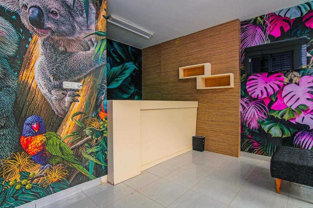 Oyo 92300 Koala House Hotel Pekanbaru Luaran gambar