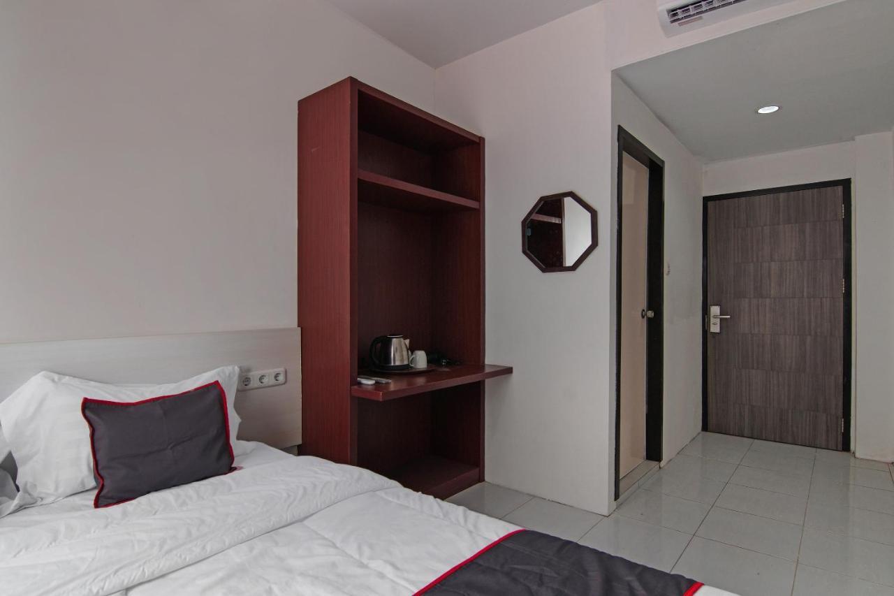 Oyo 92300 Koala House Hotel Pekanbaru Luaran gambar
