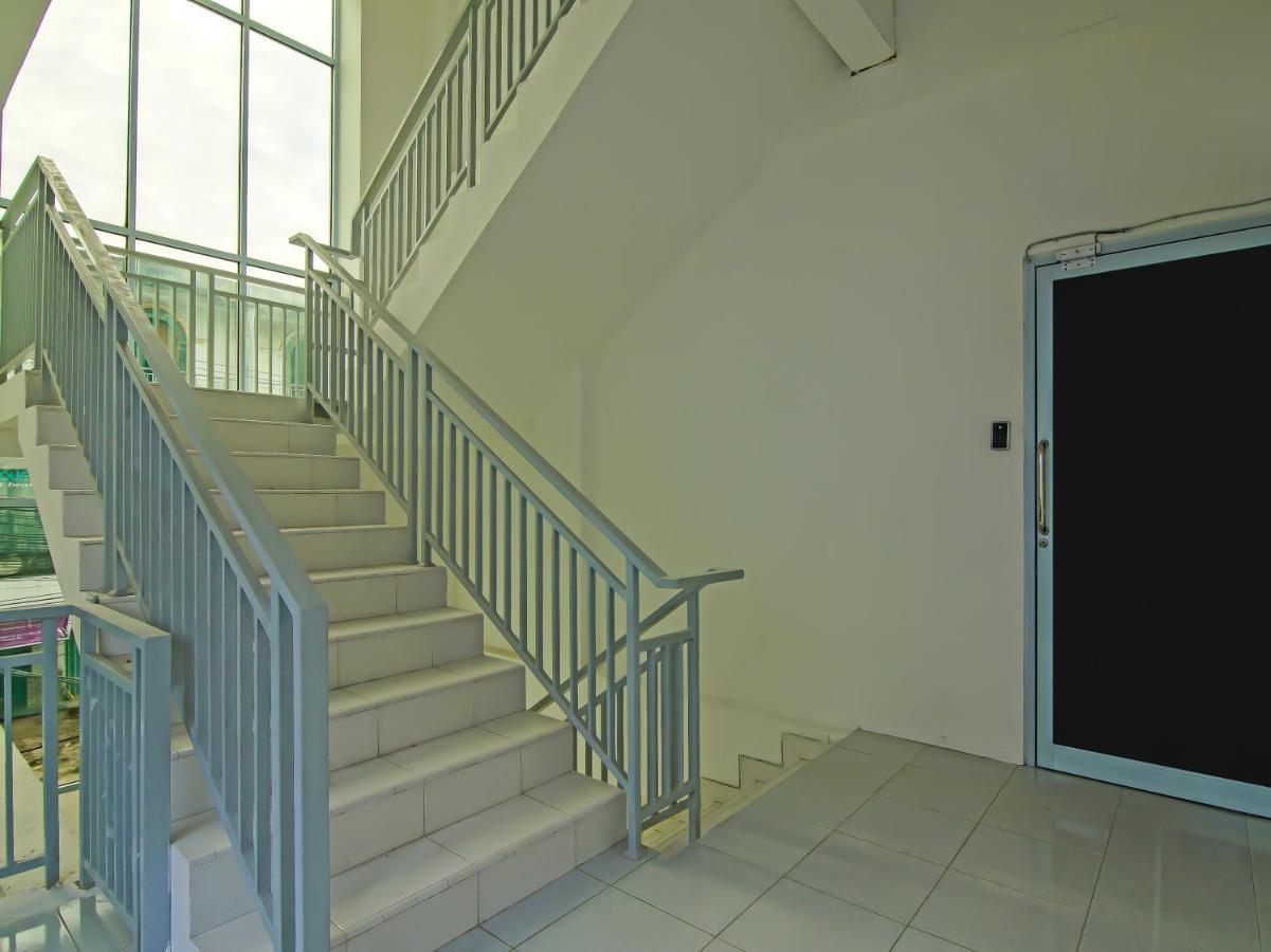 Oyo 92300 Koala House Hotel Pekanbaru Luaran gambar