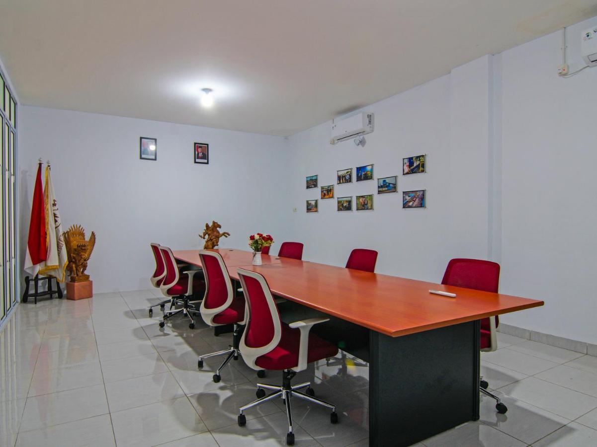 Oyo 92300 Koala House Hotel Pekanbaru Luaran gambar